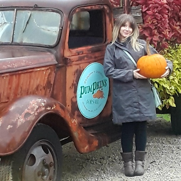 Meet your Posher, Karriane - Picture 1 of 1